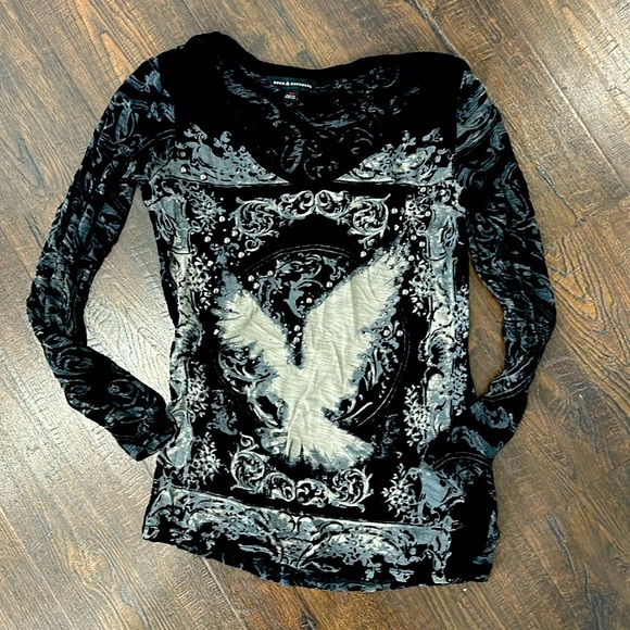 Rock & Republic Tops - Rock & Republic studded graphic shirt size xs worn once!